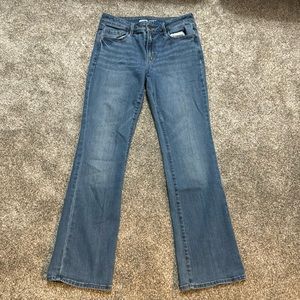 Old Navy kicker boot-cut mid-rise jeans size 6 short